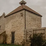 The Dovecote - Collins Farm *