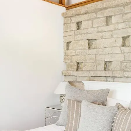 The Dovecote - Collins Farm *