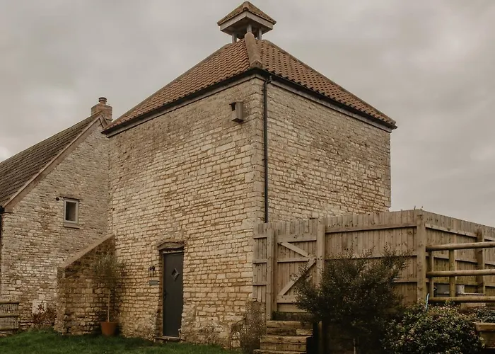 The Dovecote - Collins Farm *