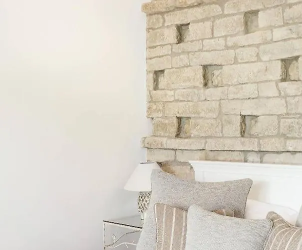 The Dovecote - Collins Farm *