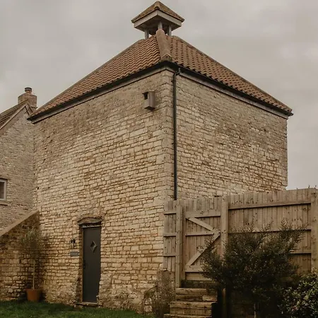 The Dovecote - Collins Farm *