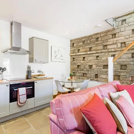 The Dovecote - Collins Farm *